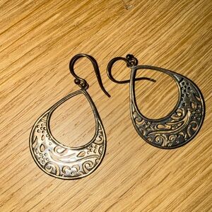 Vintage Silpada .925 sterling silver cut-out filigree teardrop earrings W1782